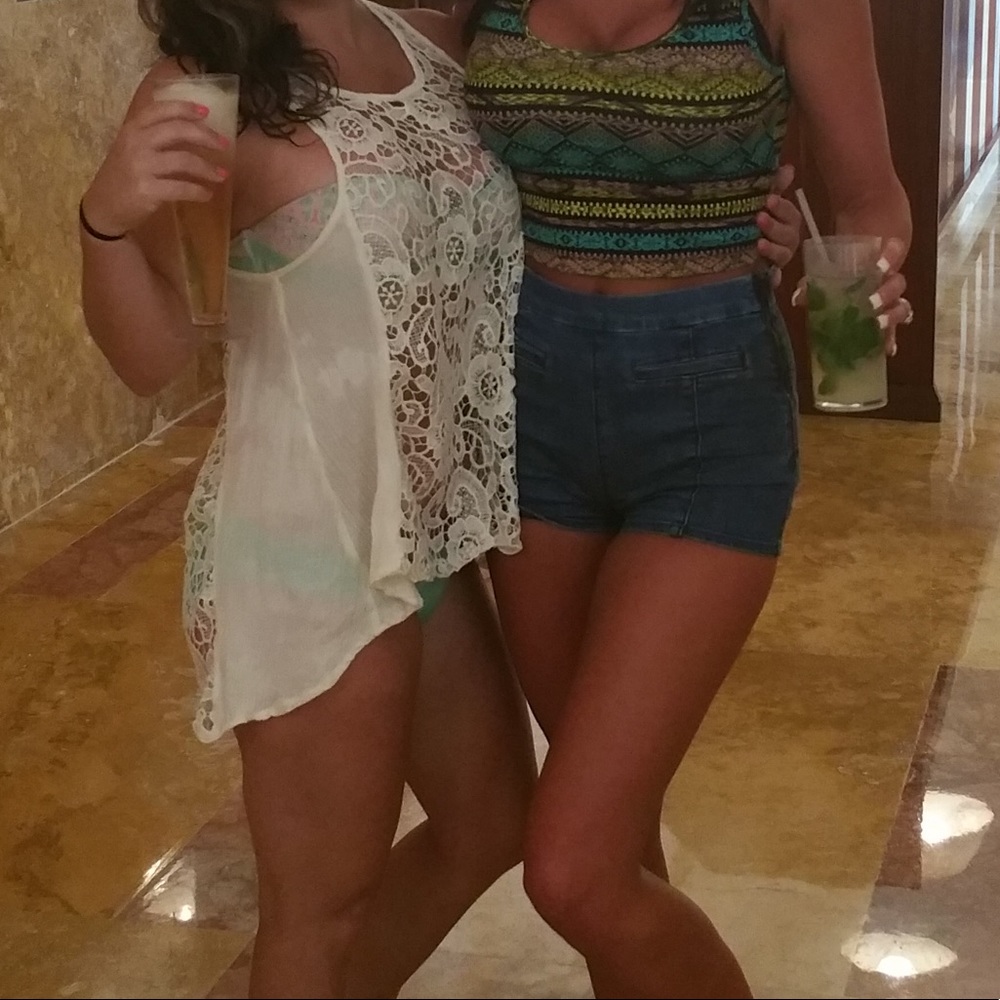 Moving sale!Hollister high waisted side zip shorts